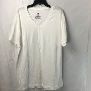 3 Brand new never worn White Hanes XL T-Shirts